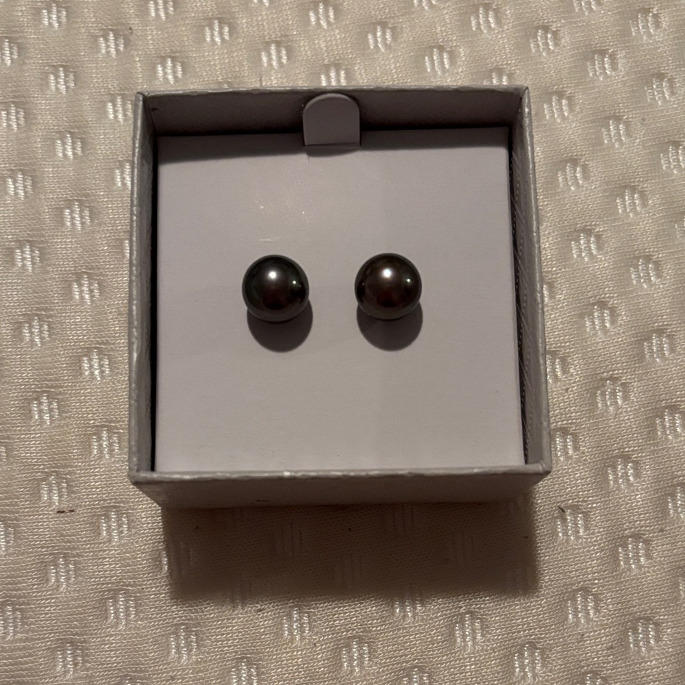Elegant Black Pearl Stud Earrings